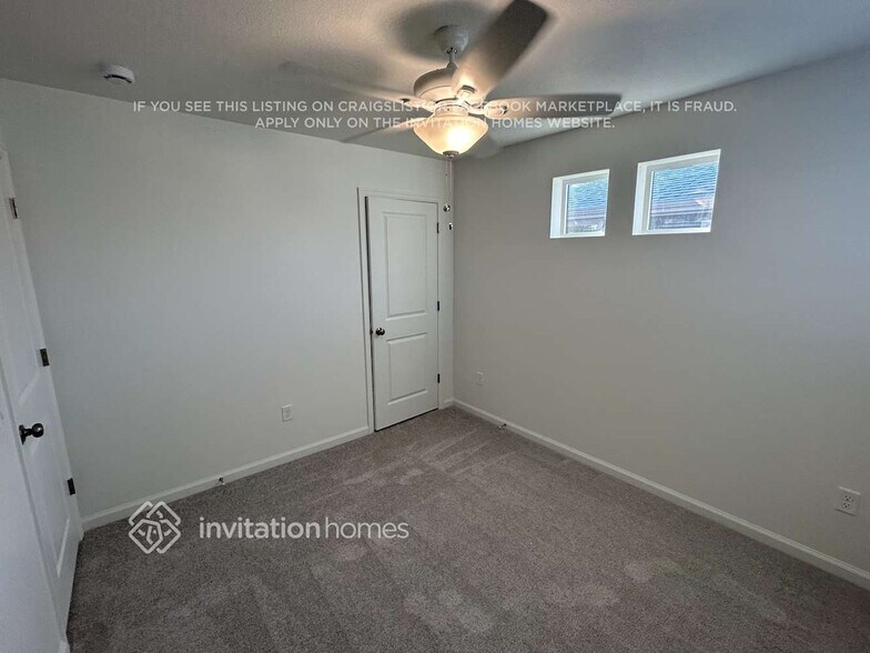 Building Photo - 322 N Broadway Dr