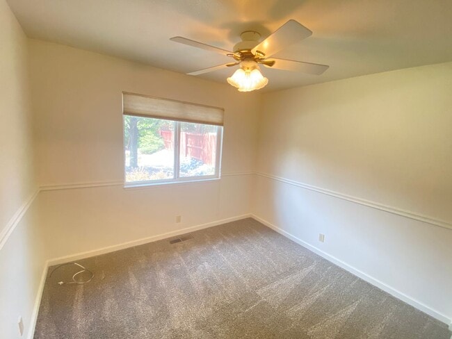 Building Photo - 6739 S Drexel Dr