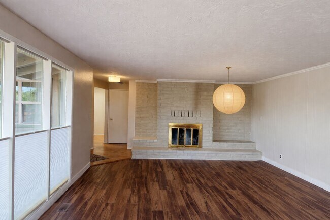 Building Photo - 200 Oregon Terrace