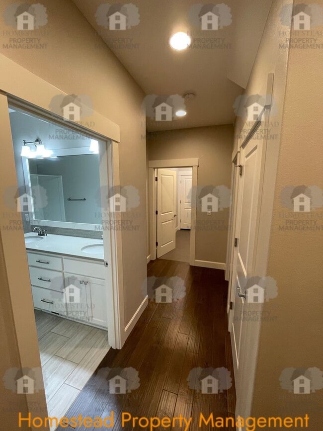 Building Photo - OUTSTANDING SOUTH SALEM LOCATION!