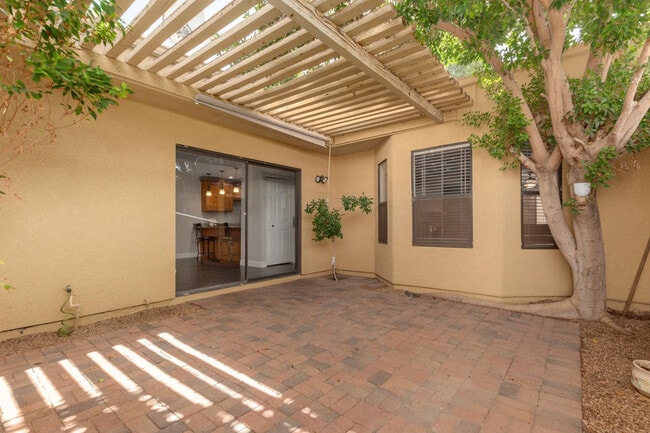 Building Photo - 5713 W Gelding Dr