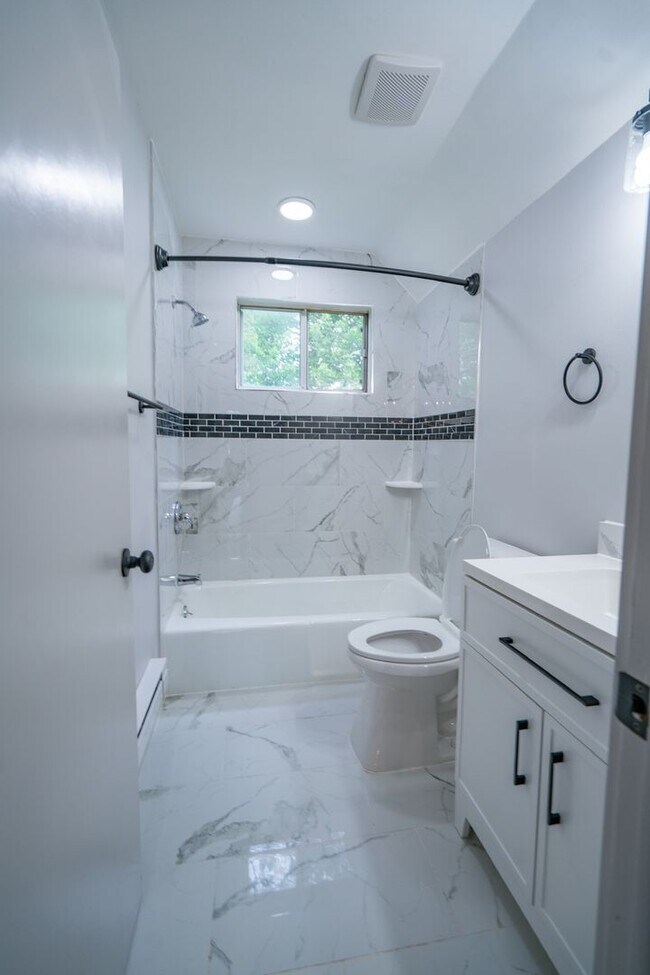 Building Photo - 139 E Butler Ave
