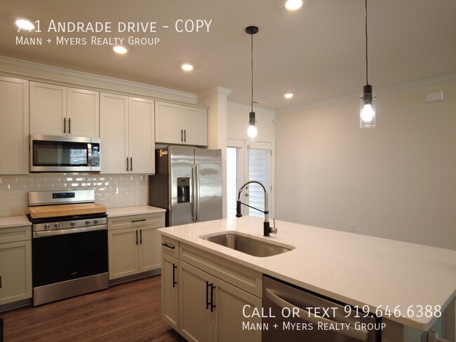 Building Photo - 741 Andrade Dr