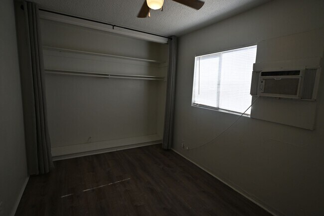 Building Photo - 2 Bed Apartment  - $1,050 - 378 N 13th Str...