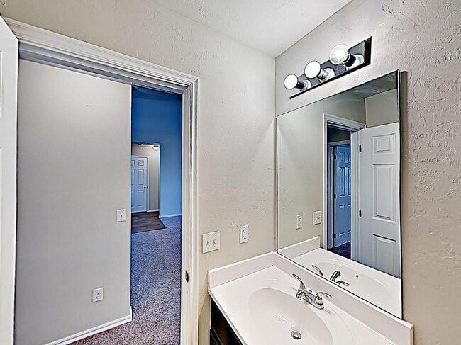 Building Photo - 13121 Bridgewater Ct