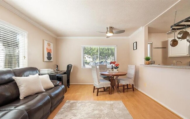 Building Photo - 7525 Charmant Dr