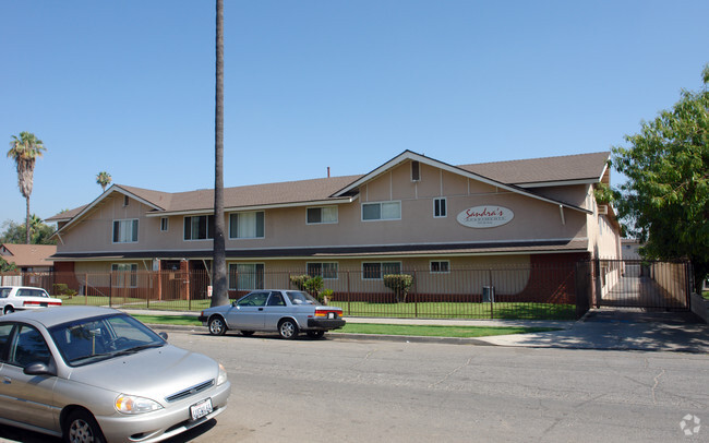 Sandaras Apartments - Sandra's Apartments