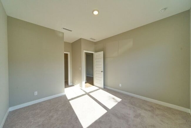 Building Photo - 5 Bedroom New Build in Camby!