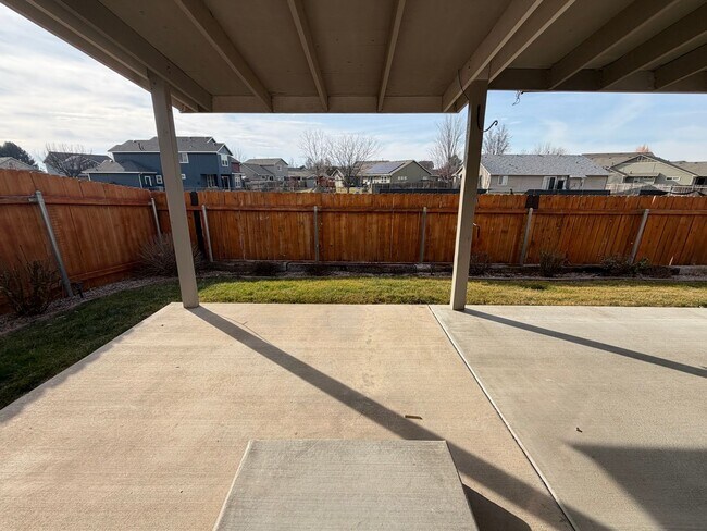 Building Photo - Beautiful 3 bed 2 bath home with flex room in Nampa just off Ustic and Middleton