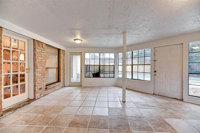 Building Photo - 2714 Green Fields Dr
