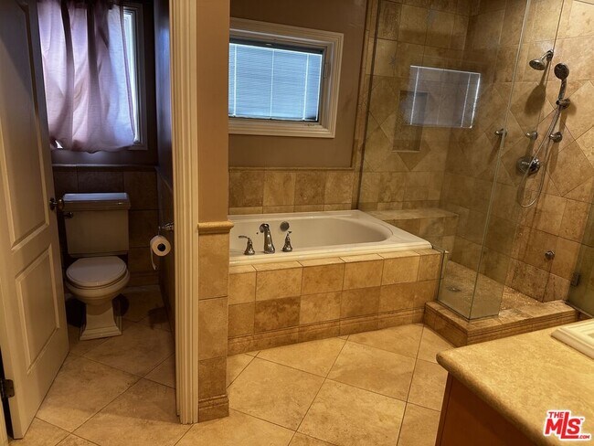 Building Photo - 5560 Buffalo Ave