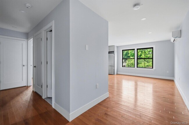 Building Photo - 133 N Miller St