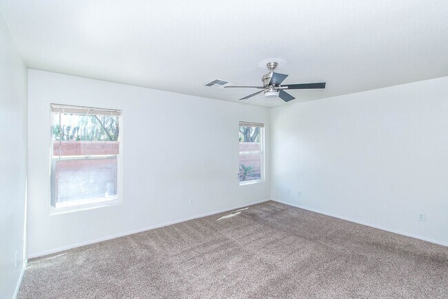 Building Photo - BEAUTIFUL SINGLE-STORY HOME LOCATED IN LAS...