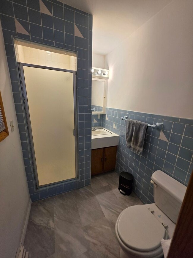 Building Photo - Three Bedroom Home in Battle Creek