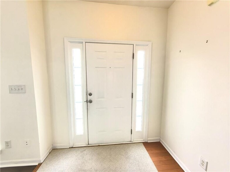 Building Photo - 619 Kenridge Way