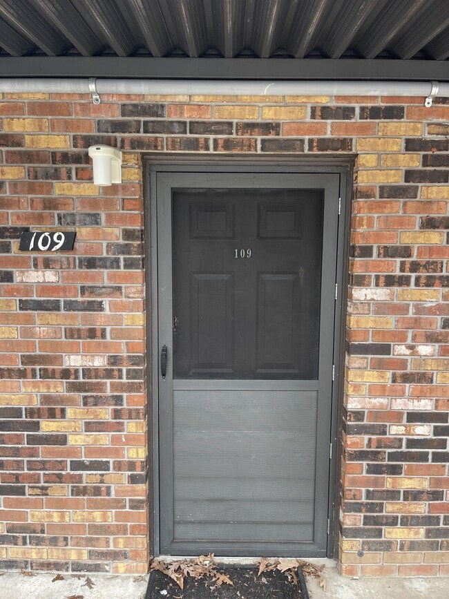 Primary Photo - 914 Sparta Dr