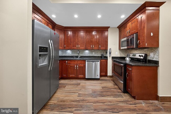 Building Photo - 817 6th St NW
