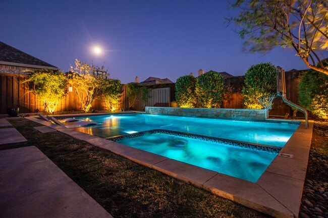 Building Photo - Stunning 4-Bedroom Luxury Home with Resort-Style Pool in Prestigious Oakmont Estates – Available ...