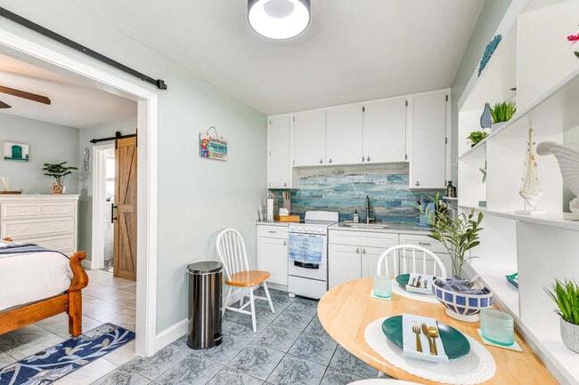 Building Photo - 340 78th Ave