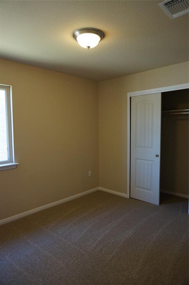 Building Photo - 1033 Britt Ln