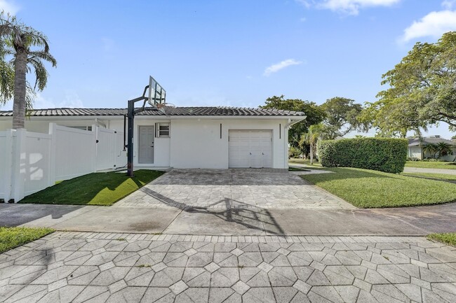 Building Photo - 3681 N 54th Ave