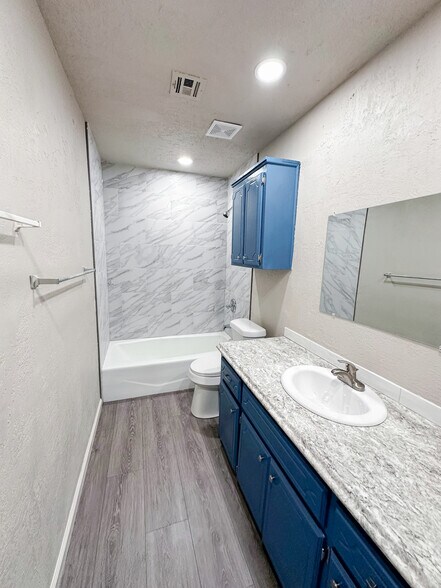 Building Photo - 7603 NW Andrews Ave