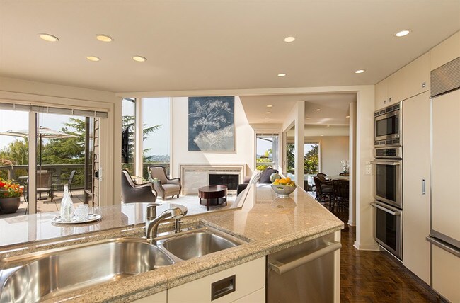 Building Photo - 1415 7th Ave W