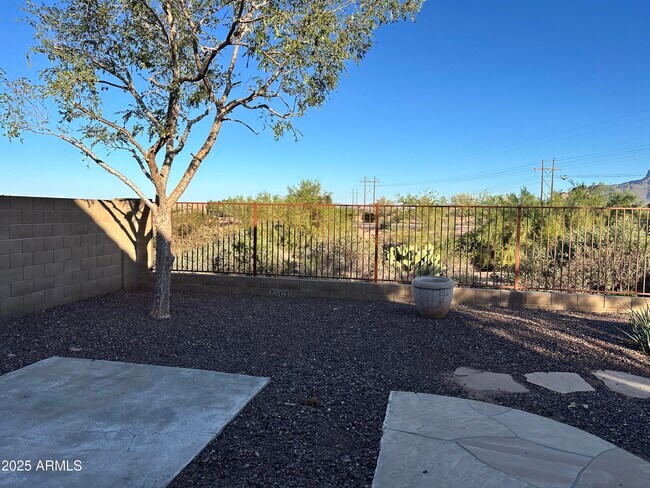 Building Photo - 10372 E Meandering Trail Ln