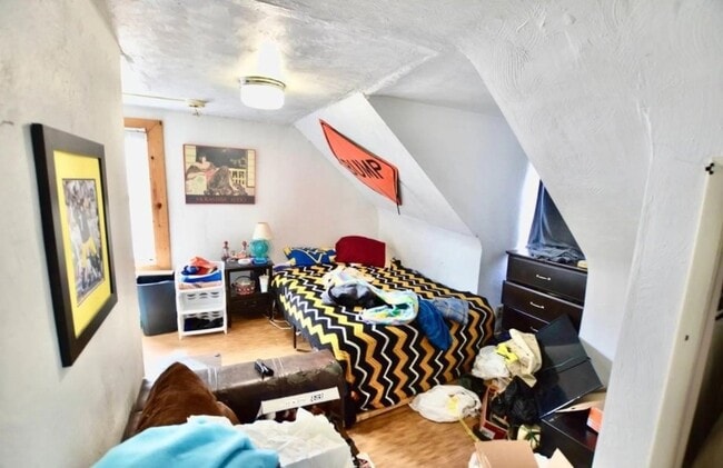 Bedroom 4 - 160 6th St