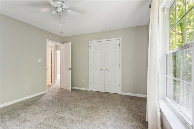 Building Photo - Spacious home in Fernbrook community and J...