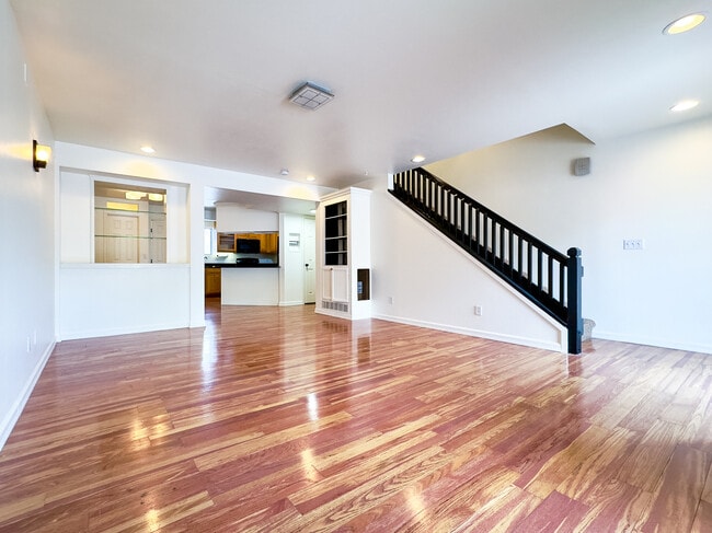 Building Photo - 239 E 4th St