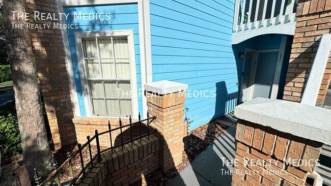 Building Photo - 2727 N Poinciana Blvd