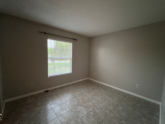 Building Photo - 1018 Landsdowne Dr