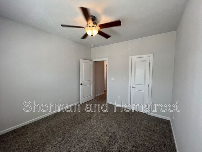 Building Photo - 2026 Lotus Dr