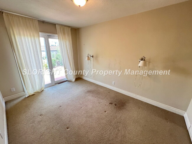 Building Photo - AVAILABLE OCTOBER- Charming Shell Beach Home - 2 Bed / 1 Bath