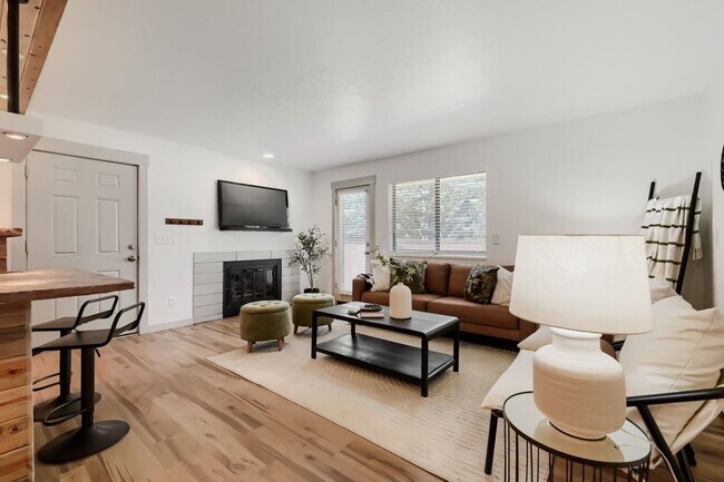Building Photo - 2800 Kalmia Ave