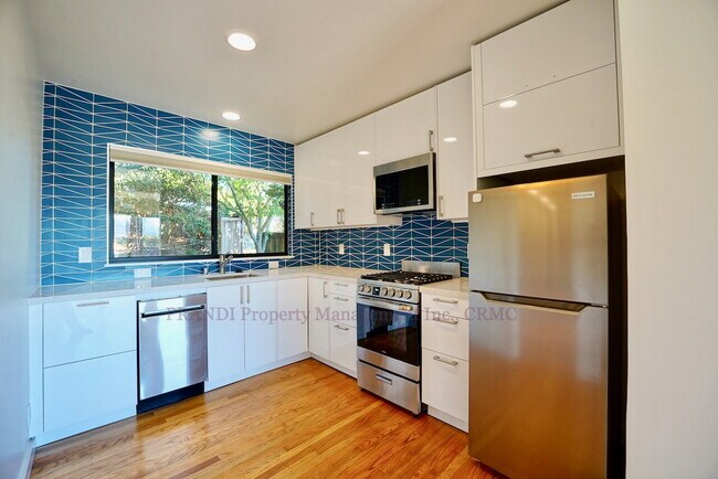 Building Photo - Unmatched Quality and Unparalleled Views F...