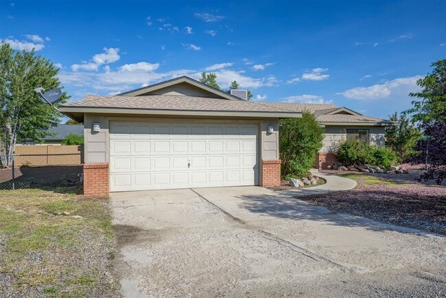 Building Photo - 3 bedroom, 2 bathroom home in Prescott Valley