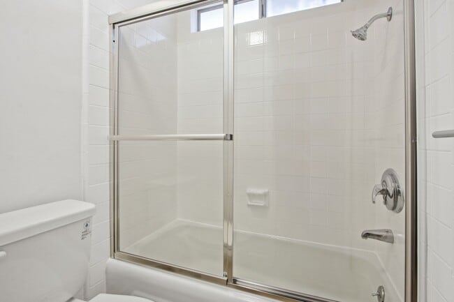 Building Photo - 422 Hill St in Santa  Monica - 4 blocks to the beach!!