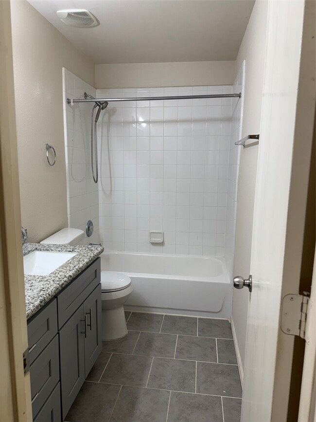 Building Photo - 15823 Regal Trace Ln