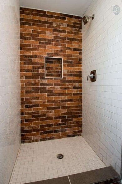 Master bathroom - 2402 Carter Avenue
