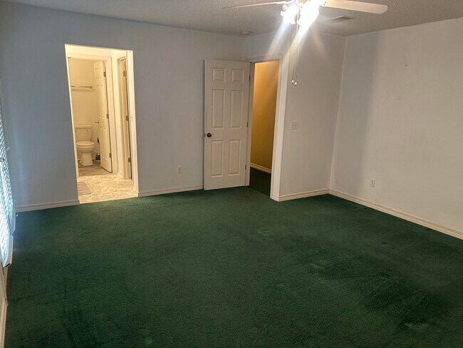 Building Photo - 5410 Spruce St
