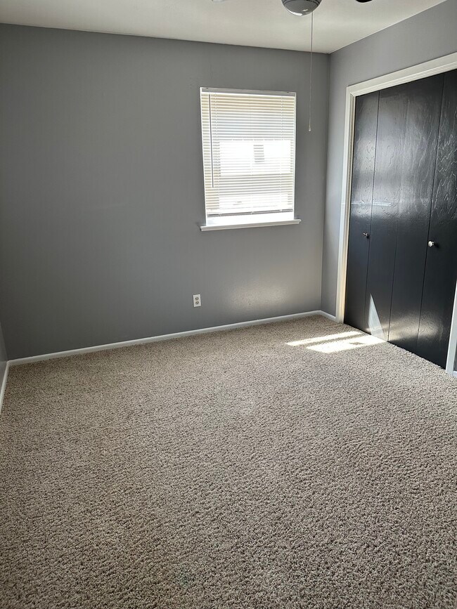 Building Photo - 4034 Hooper Dr