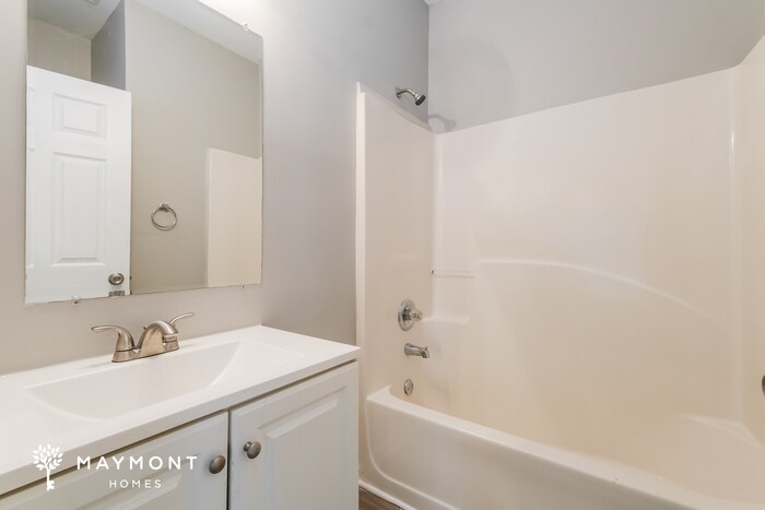 Building Photo - 2003 Reynolds Dr SW