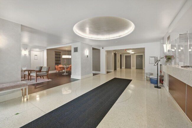 Building Photo - Walk to Georgetown! One Month Concession! Professionally Managed & Recently Renovated // 1 Bedroo...