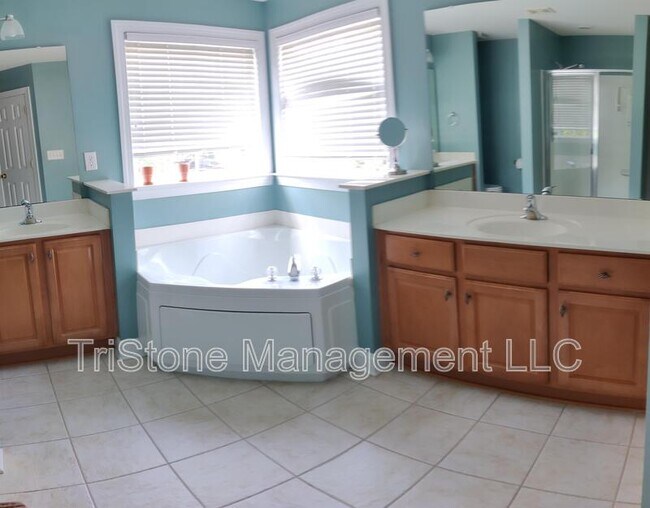 Building Photo - 14512 Harvington Dr