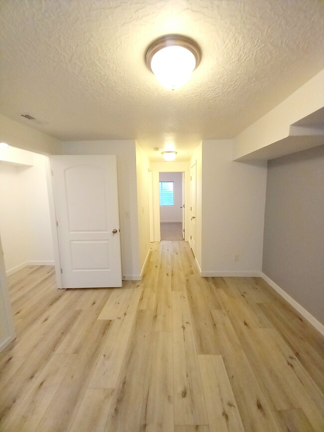 Building Photo - 10674 S Lamond Dr