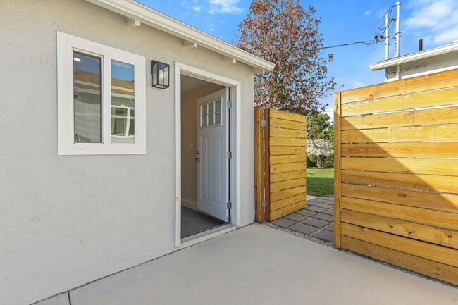 Building Photo - 6535 Ben Ave