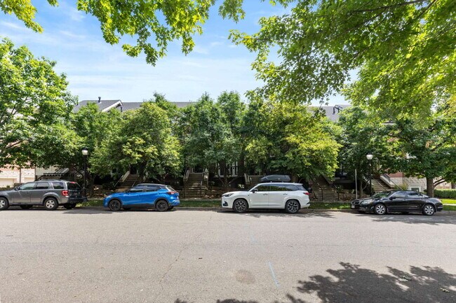 Building Photo - $3,350.00 - 2 Bedroom, 2.5 Bathroom Condo ...