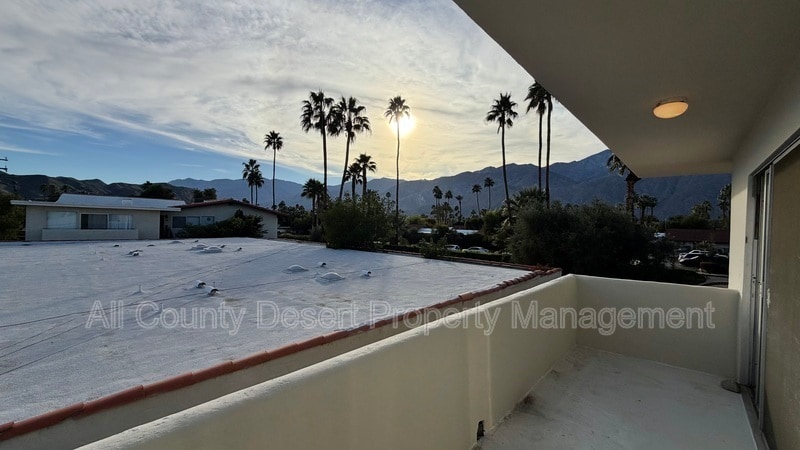 Building Photo - 550 El Cielo Rd